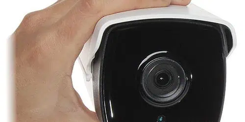 Kamera Outdoor 2MP Hikvision DS-2CC12D9T-IT3E Outdoor 2MP Hikvision CCTV camera for security monitoring.