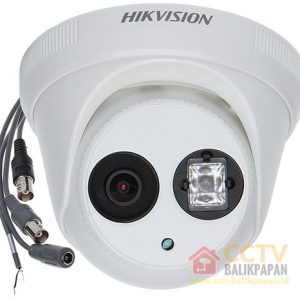 Outdoor Hikvision 2MP CCTV camera for security surveillance.