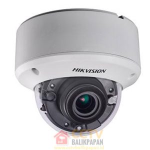 High-resolution outdoor Hikvision 2MP security camera for surveillance.
