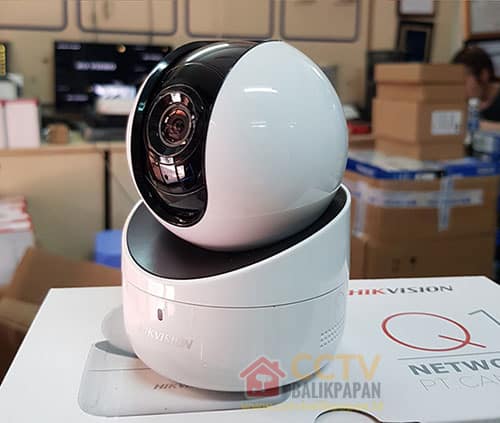Hikvision IP Camera 2MP for indoor security, wireless, with night vision.