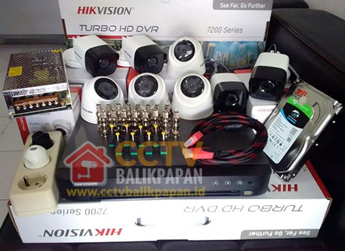 Hikvision Turbo HD DVR dan 8 kamera 5MP Full HD untuk pengawasan berkualitas tinggi.