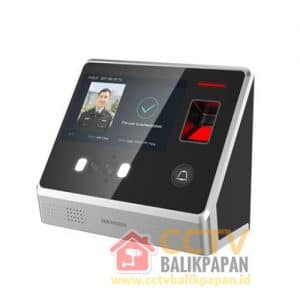 Hikvision DS-K1T605E access control device with facial recognition and fingerprint scanner.