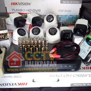 Hikvision Turbo HD DVR dan 8 kamera 5MP Full HD untuk pengawasan berkualitas tinggi.