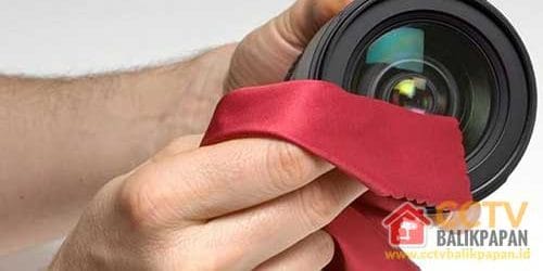 Camera Lens Cleaning Tips Camera lens cleaning for CCTV cameras in Balikpapan. Proper maintenance ensures clear footage and op.