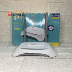 TP-Link TL-WR840N V4.0 wireless N router for fast WiFi connection.